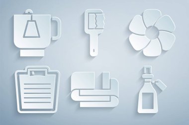 Havlu yığını, çiçek, banyo terazisi, temel yağ şişesi, sauna fırçası ve çay poşeti ikonlu bir fincan çay. Vektör