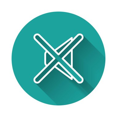 Beyaz çizgi sözcüsü uzun gölgeli sessiz simge. Ses simgesi yok. Ses Kapalı sembolü. Yeşil daire düğmesi. Vektör.