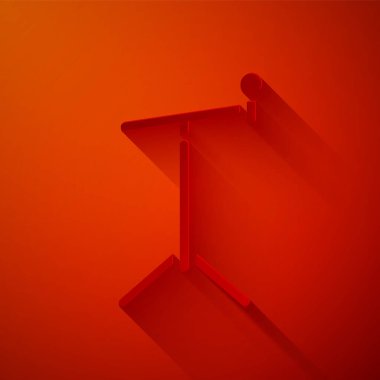 Kağıt kesikli mikrofon kırmızı arka planda izole edilmiş ayakta duran simge. Kağıt sanatı tarzı. Vektör