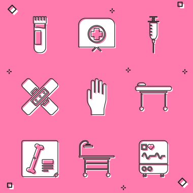 Test tüpünü kan, şapka haçı, şırınga, çapraz bandaj sıva, tıbbi lastik eldiven, sedye, röntgen ve ameliyat masası ikonu ile ayarla. Vektör