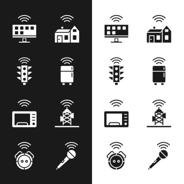 Akıllı buzdolabı, trafik ışığı, TV sistemi, kablosuz, mikrodalga fırın, kablosuz anten, mikrofon ve robot elektrikli süpürge ikonu olan ev. Vektör