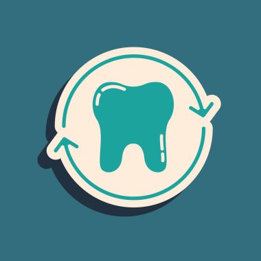 Yeşil Diş beyazlatma konsepti simgesi yeşil arkaplanda izole edildi. Diş hekimliği kliniği ya da diş hekimliği merkezi için diş sembolü. Uzun gölge tarzı. Vektör