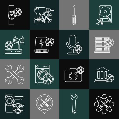 Hat anahtarlarını ve tornavidayı vitese tak, banka binası servisi, veritabanı sunucusu, tornavida, güç bankası, router wi-fi, bilek saati ve mikrofon simgesi. Vektör