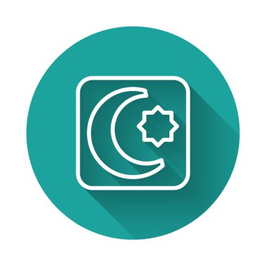 Beyaz çizgi yıldızı ve hilal - uzun gölge arkaplan ile izole edilmiş İslam ikonunun sembolü. Din sembolü. Yeşil daire düğmesi. Vektör