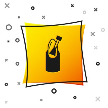 Siyah Tırnak manikür ikonu beyaz arkaplanda izole edildi. Sarı kare düğme. Vektör.