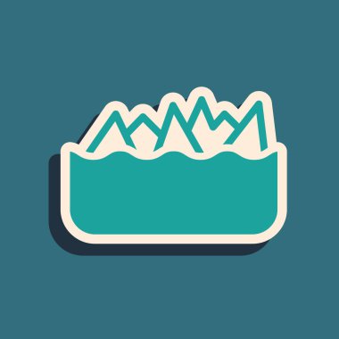 Denizden çıkan Yeşil Keskin taş resifleri, yeşil zemin üzerinde izole edilmiş deniz gemileri ve gemi simgeleri için bir tehlike. Uzun gölge tarzı. Vektör.