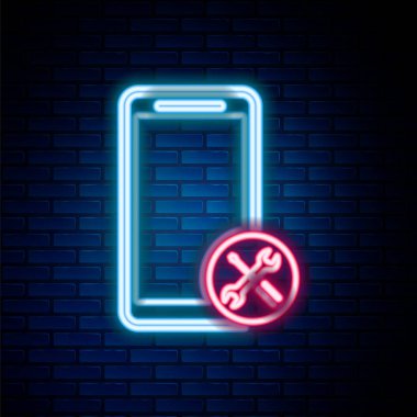 Duvarda izole edilmiş, tornavida ve anahtar ikonlu parlak neon hatlı akıllı telefon. Ayarlama, servis, ayar, bakım, onarım, onarım. Renkli taslak konsepti. Vektör