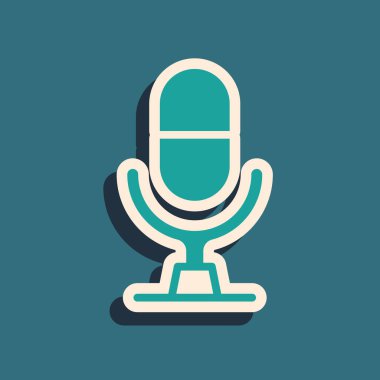 Yeşil Mikrofon ses aygıtı simgesi yeşil arkaplanda izole edildi. Mikrofon tercümanı ve alfabe harfleri. Uzun gölge tarzı. Vektör