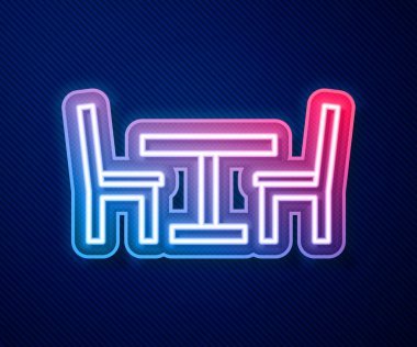 Parlak neon çizgili ahşap masa ve mavi arka planda izole edilmiş sandalye simgesi. Sokak kafesi. Vektör.