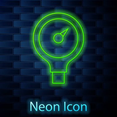 Parlayan neon hattı ölçeği simgesi tuğla duvar arka planında izole edildi. Memnuniyet, sıcaklık, manometre, risk, değerlendirme, performans, hız taktik ölçer. Vektör.