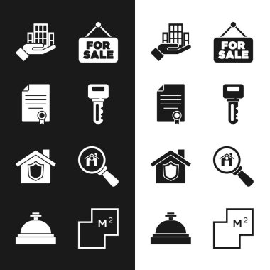 Ev anahtarı, kontrat, gökdelen, Satılık, kalkan, arama evi, plan ve otel servis simgesi ile asılma tabelası. Vektör