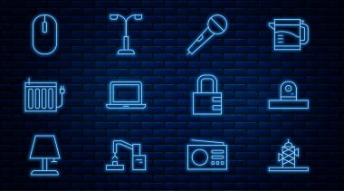 Anten, güvenlik kamerası, mikrofon, dizüstü bilgisayar, ısıtma radyatörü, bilgisayar faresi, güvenli kilit ve sokak lambası ikonu. Vektör