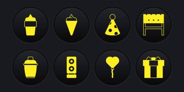 Kokteyl karıştırıcı BBQ Brazier Stereo hoparlörünü Heart Party şapkalı dondurma külahı hediye kutusu ve ikon şeklinde ayarlayın. Vektör.