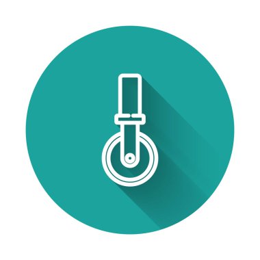 Uzun gölgeli beyaz çizgi pizza bıçağı ikonu. Pizza kesme tabelası. Çelik mutfak gereçleri. Yeşil daire düğmesi. Vektör.