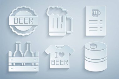 Bira tişörtü menüsünde bira şişeleri, metal fıçı bardak ve ikonlu şişe kapağı olsun. Vektör.