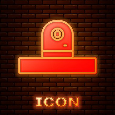 Parlayan neon kamera ikonu tuğla duvar arka planında izole edildi. Vektör.