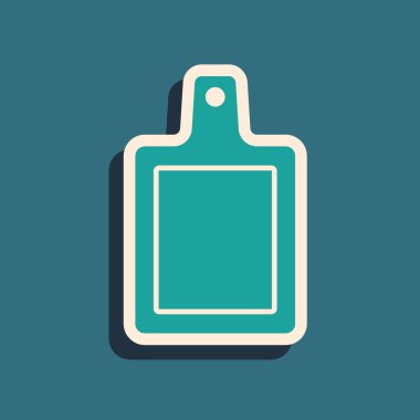 Yeşil kesme tahtası simgesi yeşil arkaplanda izole edildi. Kesme tahtası sembolü. Uzun gölge tarzı. Vektör.