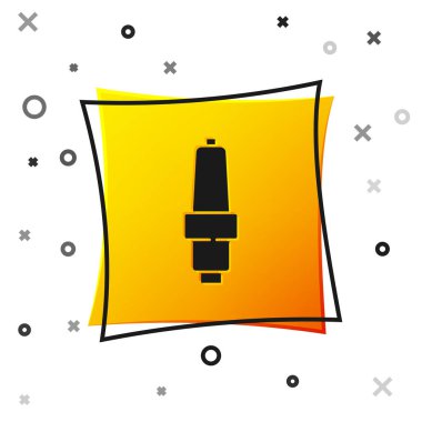 Siyah araba buji simgesi beyaz arkaplanda izole edildi. Araba elektrikli mumu. Sarı kare düğme. Vektör.