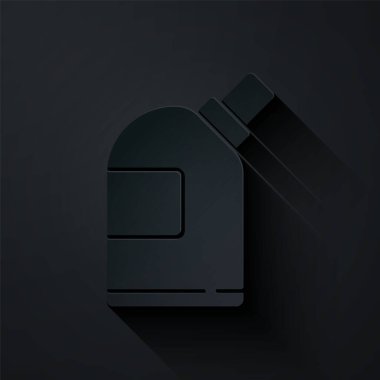 Kağıt kesiği Plastik şişeler çamaşır deterjanı, çamaşır suyu, bulaşık deterjanı ya da siyah arka planda izole edilmiş başka bir temizlik maddesi. Kağıt sanatı tarzı. Vektör İllüstrasyonu.