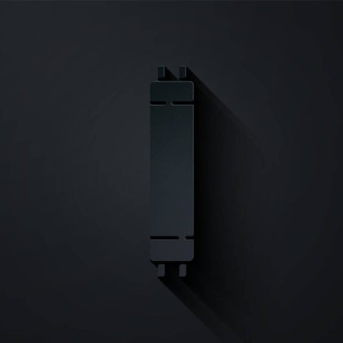 Kağıt, siyah arkaplanda izole edilmiş uzun ışıltılı floresan enerji tasarrufu ikonu kesiyor. Kağıt sanatı tarzı. Vektör.