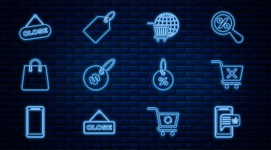 Mobil ve alışveriş sepetini ayarlayın. Fiyat etiketli alışveriş arabasını kaldırın. El çantası asma işareti yüzde yakın indirimi ve etiket fiyat simgesi. Vektör.