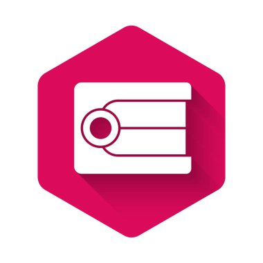 Uzun gölgeli beyaz protez model simgesi. Diş konsepti. Pembe altıgen düğmesi. Vektör.