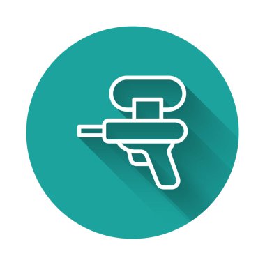 Beyaz çizgi su tabancası ikonu uzun gölge arkaplan izole. Yeşil daire düğmesi. Vektör.