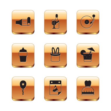 Doğum günü kornası Balon 'u kurdele takvimi sihirbaz şapkası ve tavşan kulaklarıyla waffle külahında dondurma ve şampanya şişesi ikonu ile ayarla. Vektör.