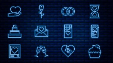 Sabit çizgili Mobil kalp yüzüklü düğün pastası Zarflı sevgililer günü kartı çikolatalı çikolata ve çiçek gül ikonu. Vektör.