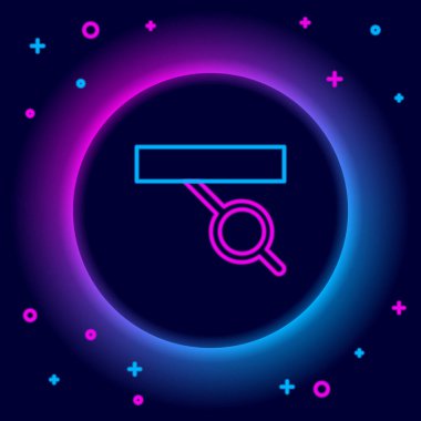 Parlayan neon hattı korsan göz bandı simgesi siyah arkaplanda izole edildi. Korsan aksesuarı. Renkli taslak konsepti. Vektör.