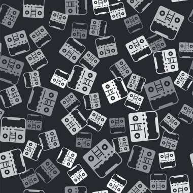 Gri Ev müzik seti, iki hoparlör simgesine sahip. Siyah arkaplanda kusursuz bir desen var. Müzik sistemi. Vektör.