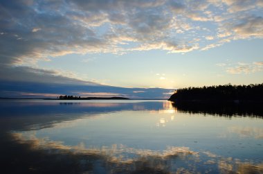 beyaz deniz kenarında düşüş