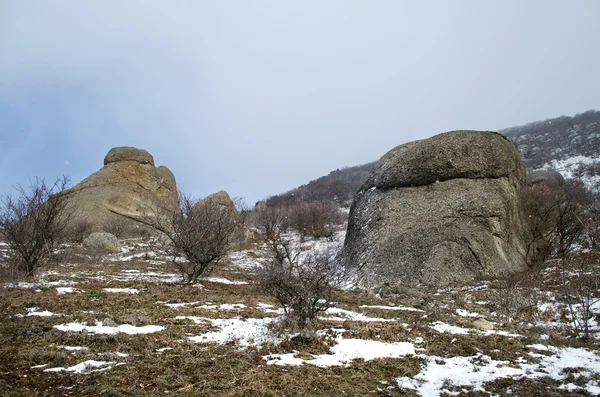 Felsen in der Krim ukrainischen nördlichen demerdzhi — Stockfoto