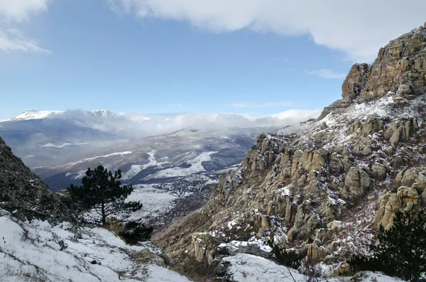 Felsen in der Krim ukrainischen nördlichen demerdzhi — Stockfoto