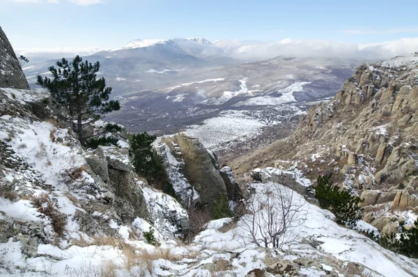 Rocce nel Crimea settentrionale Demerdzhi nel mese di gennaio — Foto Stock