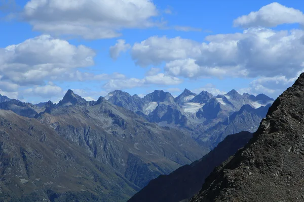 Bergrücken des Nordkaukasus. — Stockfoto