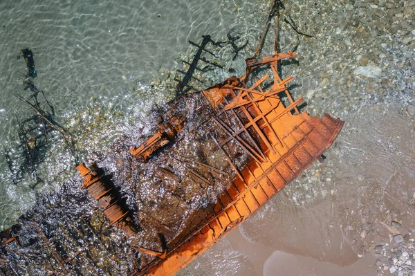 ギリシャのコルフ島の西海岸にあるAgios Gordiosリゾート村の難破船 — ストック写真