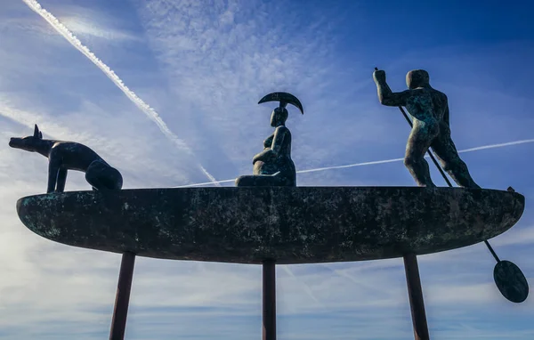 Bratislava Slowakei April 2018 Mythische Schiffsstatue Von Jaroslav Rona Neben — Stockfoto