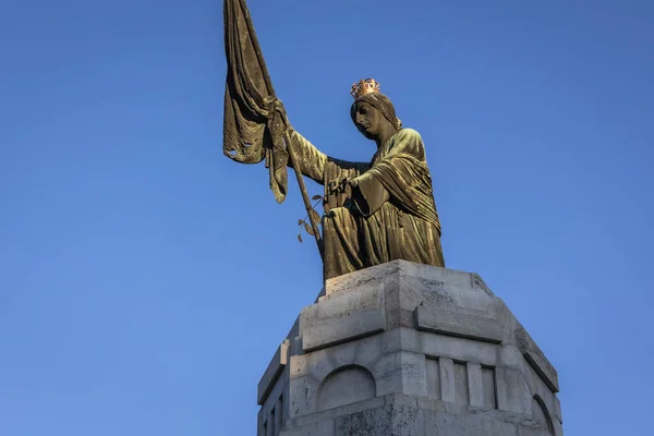 ブルガリアのヴェリコ タルノヴォ 2021年9月6日 ヴェリコ タルノヴォ町の母ブルガリア像を閉鎖 — ストック写真