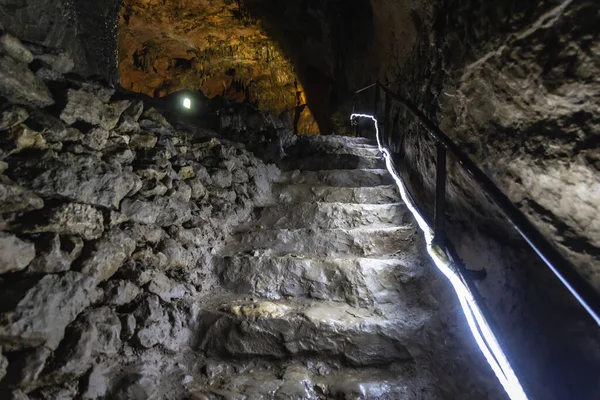 Ruta Turística Cueva Bacho Kiro Parque Natural Bulgarka Cerca Ciudad — Foto de Stock