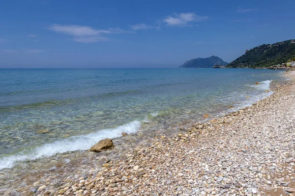ギリシャのコルフ島のイオニア海沿岸のAgios Gordiosビーチ — ストック写真