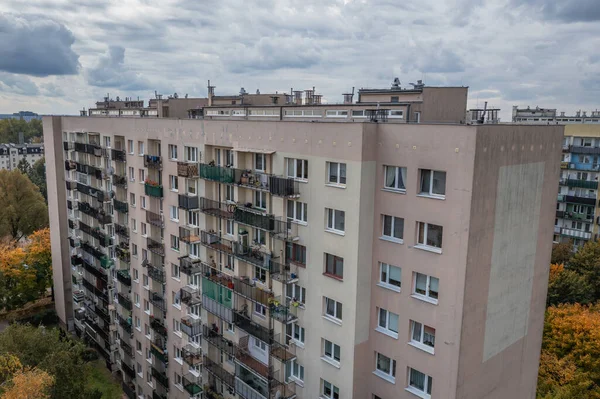 Polonya Nın Varşova Şehrinde Sierpnia Sokağı Nda Bir Apartman Dairesi — Stok fotoğraf