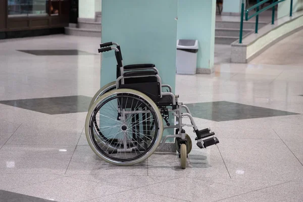 Wózek Inwalidzki Klinice Medycznej — Zdjęcie stockowe