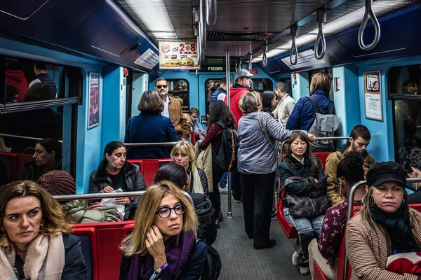 Lizbona Portugalia Listopada 2018 Ludzie Pociągu Metra Lizbonie — Zdjęcie stockowe