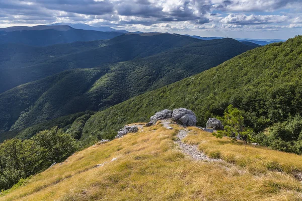 ブルガリア ブルガルカ自然公園のShishka Passから見たバルカン山脈の風景 — ストック写真