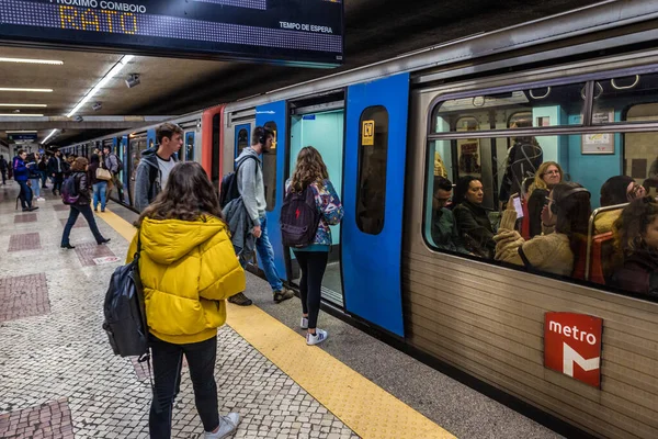 Λισαβόνα Πορτογαλία Νοεμβρίου 2018 Τρένο Στο Σταθμό Του Μετρό Cidade — Φωτογραφία Αρχείου