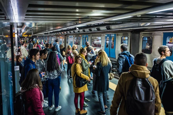 Lisboa Portugal Novembro 2018 Passageiros Estação Metrô Cidade Libson — Fotografia de Stock