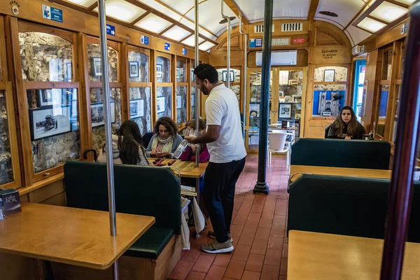 Lissabon Portugal November 2018 Café Stiliserad Som Retro Spårvagn Bil — Stockfoto