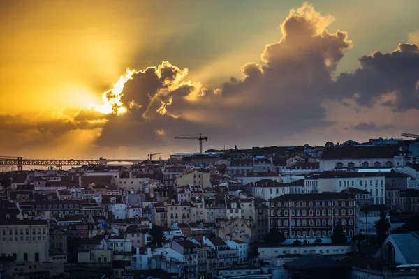 ポルトガルのリスボン 2018年11月8日 リスボン上空の日没 リスボン市内のミラドゥーロ グラサ展望台からの空撮 — ストック写真