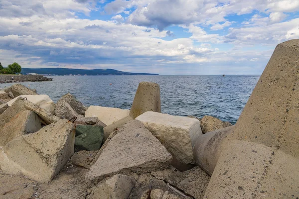 Bulgaristan Karadeniz Kıyısındaki Tarihi Nesebar Kentinde Tetrapod Taşları — Stok fotoğraf